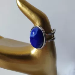 Bagues cabochons ovales couleur argent et sa pierre agate