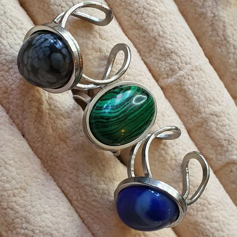 Bagues cabochons ovales couleur argent et sa pierre agate