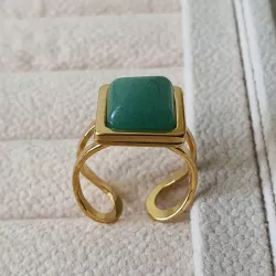 Bague Victoria en acier inoxydable doré et cabochon carré en aventurine