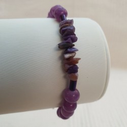 Bracelet fil en calcédoine lilas.