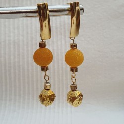 Boucles d'oreilles pendants en agates fissurées et hématites dorées.