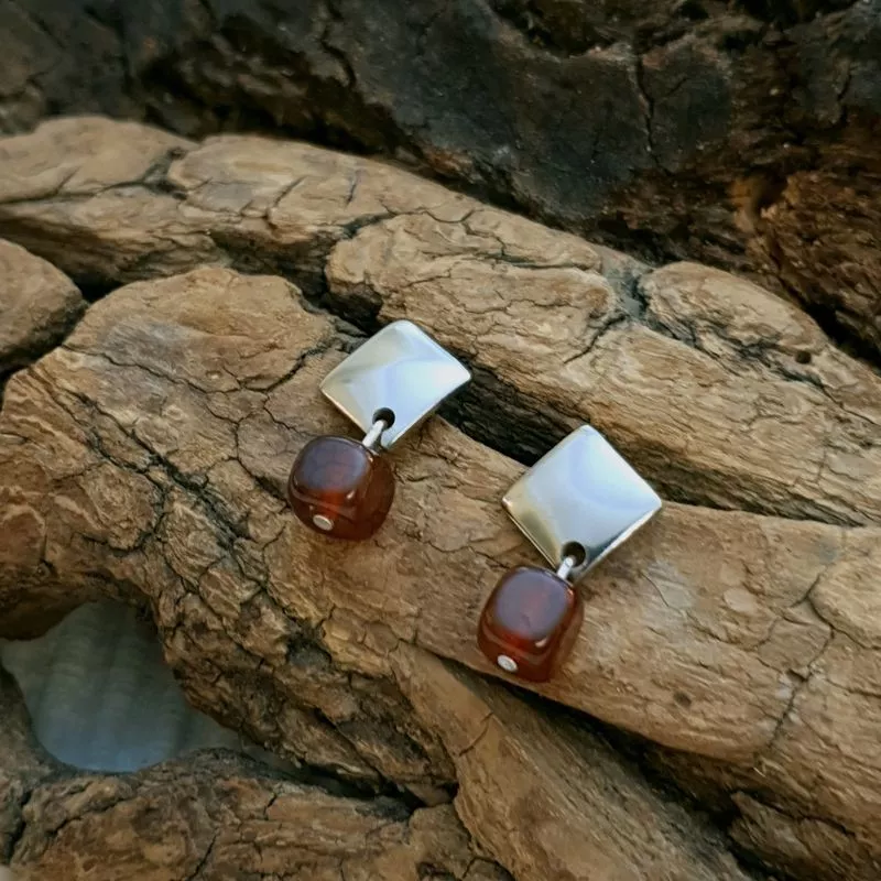 Boucles cubique en acier inoxydable couleur argent.