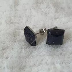 Boucles d'oreilles type Clou et des pierres naturelles au choix
ou n'hésitez pas à commander :) votre pierre préfér