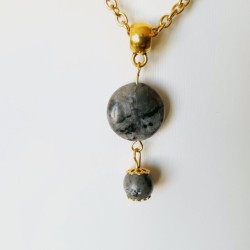 En acier inoxydable,couleur or, et perles rondes en pierres naturelles 
