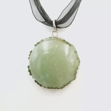 Collier avec pendentif cabochon rond