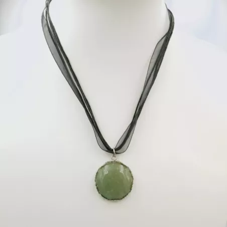 Collier avec pendentif cabochon rond