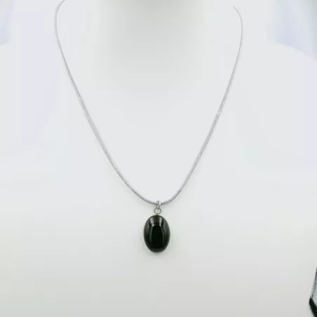 Collier fin avec pendentif cabochon