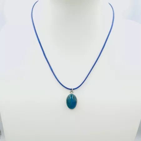 Collier fin avec pendentif cabochon