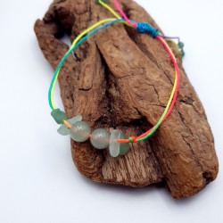 Bracelet fil avec des pierres naturelles.