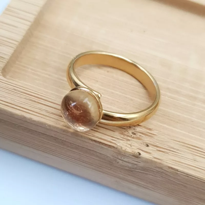 bague gentiane, ajustable et ornée d'une pierre naturelle citrine, en acier inoxydable doré.