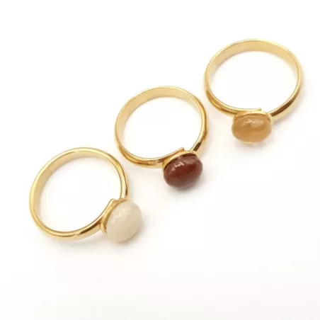 bague gentiane, ajustable et ornée d'une pierre naturelle, en acier inoxydable doré.