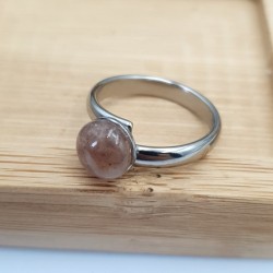 la bague gentiane, ajustable et ornée d'une pierre naturelle agate, est en acier inoxydable argenté.