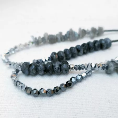 Collier long multi-pierres