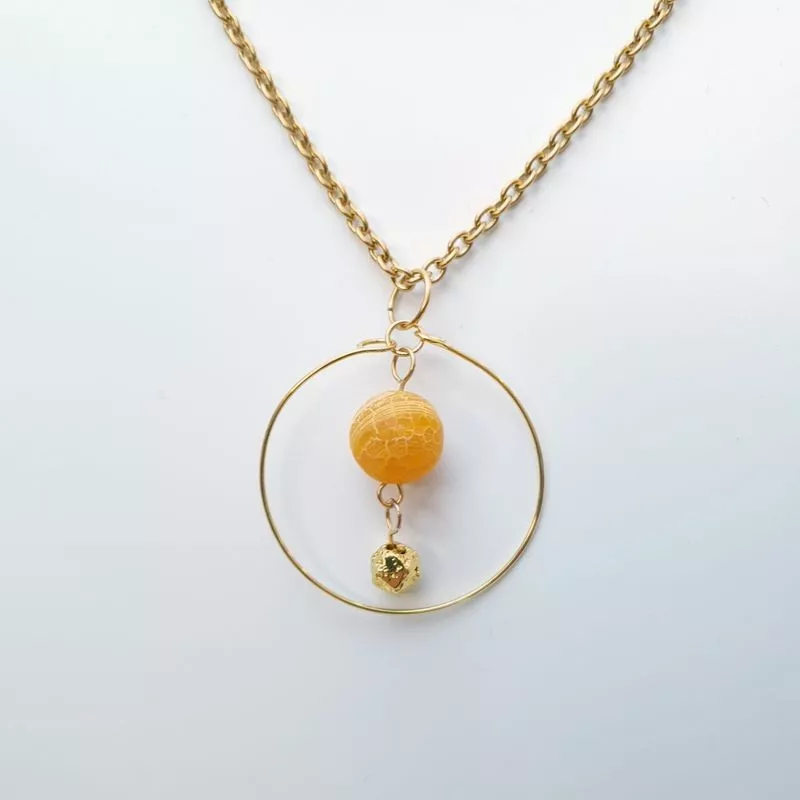 Collier avec pendant en agate