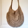 Un accessoire artisanal fait à la main.
Sac texturé par la matière et le travail manuel.
Contactez-moi p