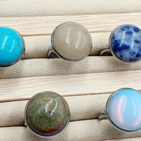 Bague réglable avec beau cabochon
