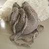 Le sac taxo, un sac boule crocheté à la main en fil de lin