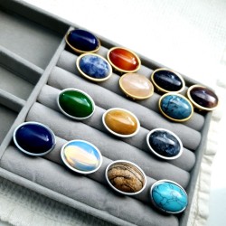 Des Bagues en acier inoxydable couleur or ou argent
 - sélectionnez la pierre, la couleur, la matière.
