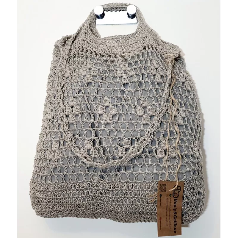 Un accessoire artisanal fait à la main. Sac à bandoulière et poignées.
Contactez-moi pour une commande personna Un accessoire artisanal fait à la main. Sac à bandoulière et poignées.
Contactez-moi pour une commande personna