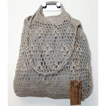 Un accessoire artisanal fait à la main. Sac à bandoulière et poignées.
Contactez-moi pour une commande personna