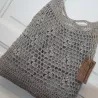 Un accessoire artisanal fait à la main. Sac à bandoulière et poignées.
Contactez-moi pour une commande personna