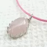 Collier fin avec pendentif cabochon ovale ouvragé