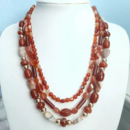 Collier 3 rangs avec des perles de pierres d'agates naturelles.
Modèle unique entièrement créé pour vous. Collectio