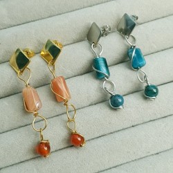 Boucles d'oreilles création originale made by B&amp;C avec des perles de pierres naturelles. En collection créa, portez un