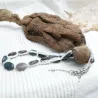 Collier fil crochet en agate indienne pierres plates avec perles de verre et fermoir reglable Bouly&Cailloux