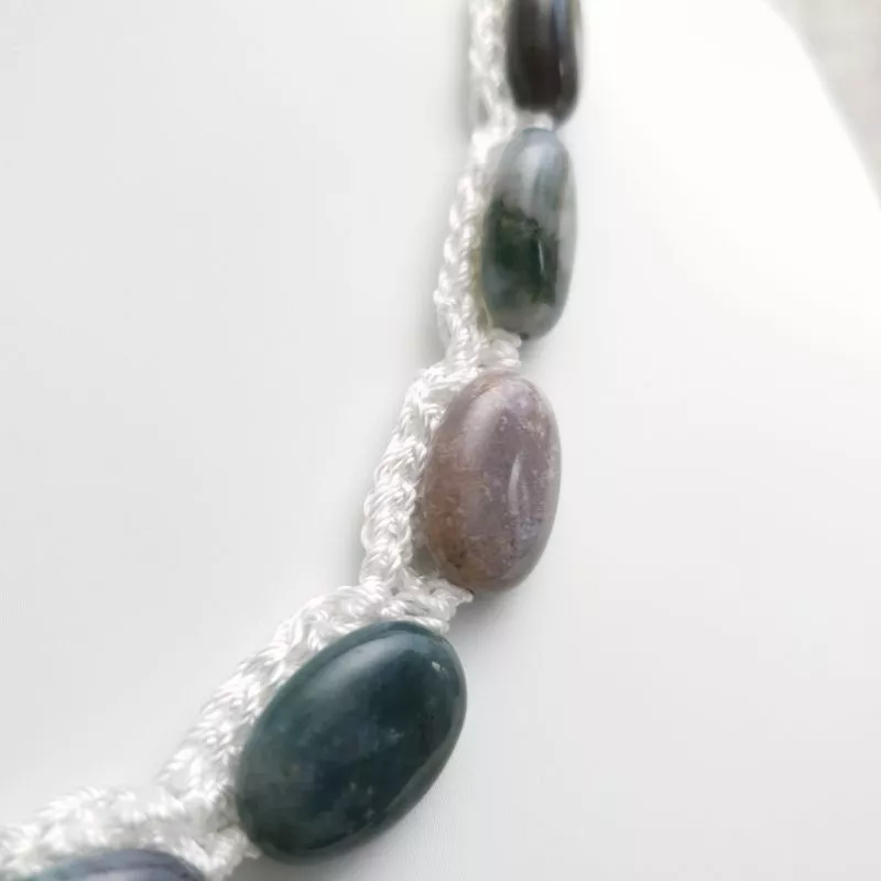 Collier fil crochet en agate indienne pierres plates avec perles de verre et fermoir reglable Bouly&Cailloux Collier fil crochet en agate indienne pierres plates avec perles de verre et fermoir reglable Bouly&Cailloux