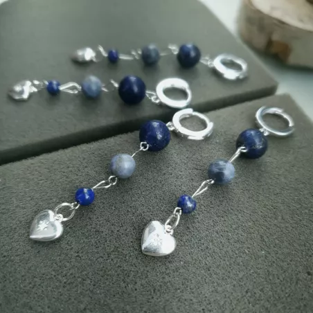 Boucles Mimi pendantes en pierres naturelles et breloque coeur