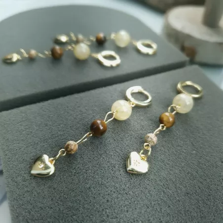 Boucles Mimi pendantes en pierres naturelles et breloque coeur