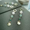 Boucles Mimi pendantes en pierres naturelles et breloque coeur