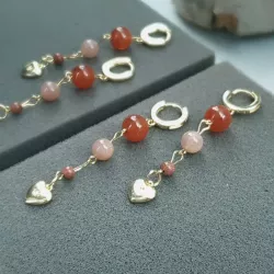 Boucles Mimi pendantes en pierres naturelles et breloque coeur