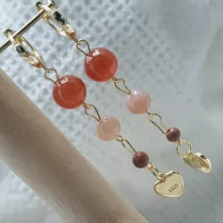Boucles Mimi pendantes en pierres naturelles et breloque coeur