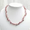 Collier en quartz rose mi-long sur fil rose crocheté avec fermoir note de musique et strass Bouly&Cailloux