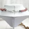 Collier en quartz rose mi-long sur fil rose crocheté avec fermoir note de musique et strass Bouly&Cailloux