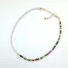 Un Collier Chocker avec des perles de pierres naturelles. Séparé en deux, les couleurs se répondent "moit moit".
Un