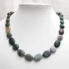 Collier Indiana en agate indienne pierres rondes et plates avec fermoir dore et breloque goutte Bouly&Cailloux
