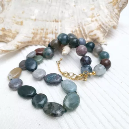 Collier Indiana en agate indienne pierres rondes et plates avec fermoir dore et breloque goutte Bouly&Cailloux