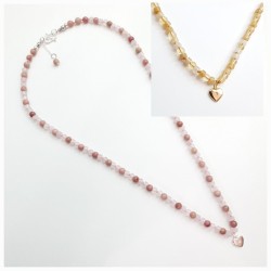 Le collier Mimi est un bijou élégant et raffiné, réalisé avec des perles miyuki et des perles de pierres naturelles rondes