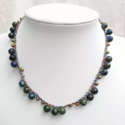 Collier fil crochet court avec pierres naturelles phoenix et breloques dorees Bouly&Cailloux