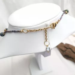 Collier fil crochet court avec pierres naturelles phoenix et breloques dorees Bouly&Cailloux