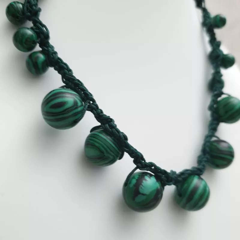 Collier en malachite verte crochet collection crochet avec fermoir reglable Bouly&Cailloux Collier en malachite verte crochet collection crochet avec fermoir reglable Bouly&Cailloux