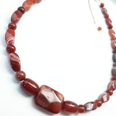 le collier urarti en pierre naturelle agate rouge