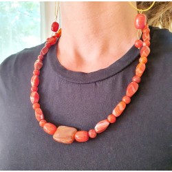 le collier urarti en pierre naturelle agate rouge