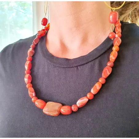 le collier urarti en pierre naturelle agate rouge