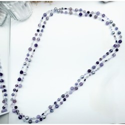 Collier crochet long Alhena avec perle de verre, bois et pierres naturelles  violet parme