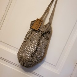 Mesh bag, in linen.
Natural product to accompany your travels in town or your outings in the countryside. 
I
