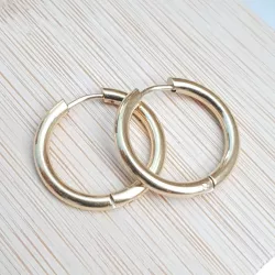 boucles d'oreilles créoles Tau en acier inoxydable argenté doré noir or rose ou multicolore et tailles différentes au ch